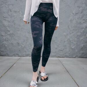 |EUC| SPANX Look At Me Now Camo Seamless Leggings